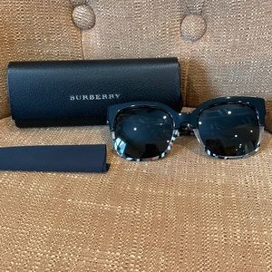 BURBERRY Women’s sunglasses